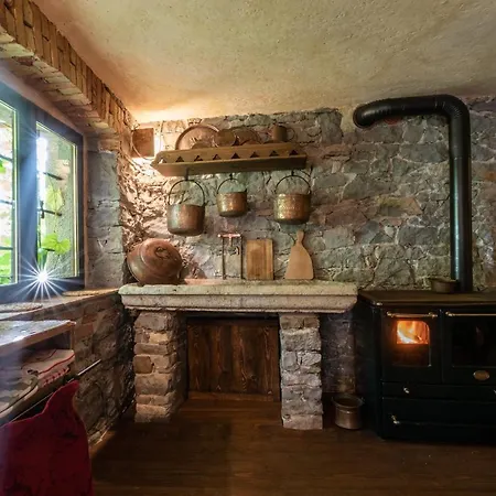 Torre Del Grifone Nel Medioevo Di Cividale Del Friuli *